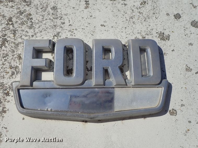 image for item DC3438 1977 Ford LN700 truck cab and chassis