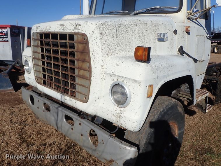 image for item DC3438 1977 Ford LN700 truck cab and chassis