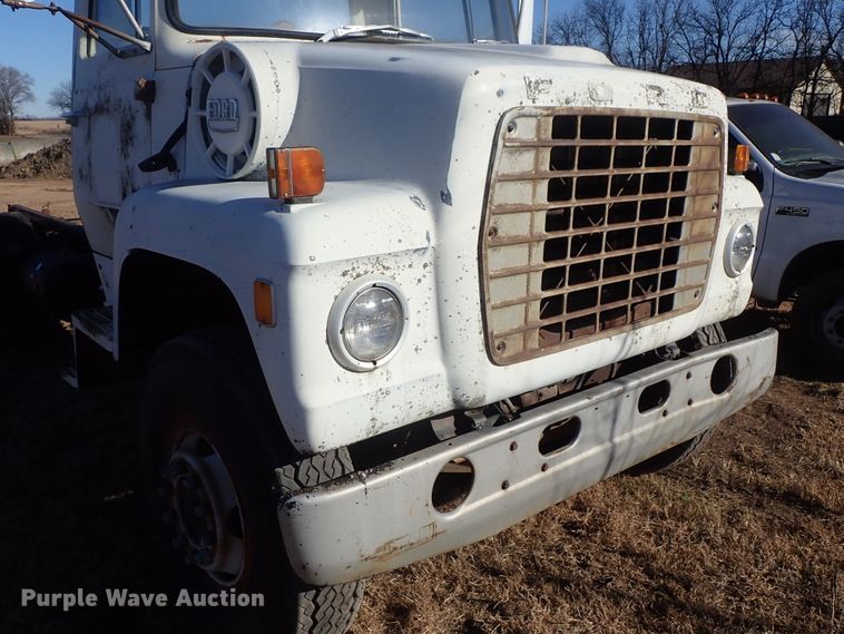 image for item DC3438 1977 Ford LN700 truck cab and chassis