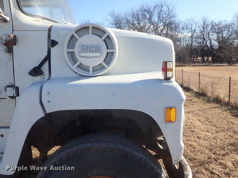 image for item DC3438 1977 Ford LN700 truck cab and chassis