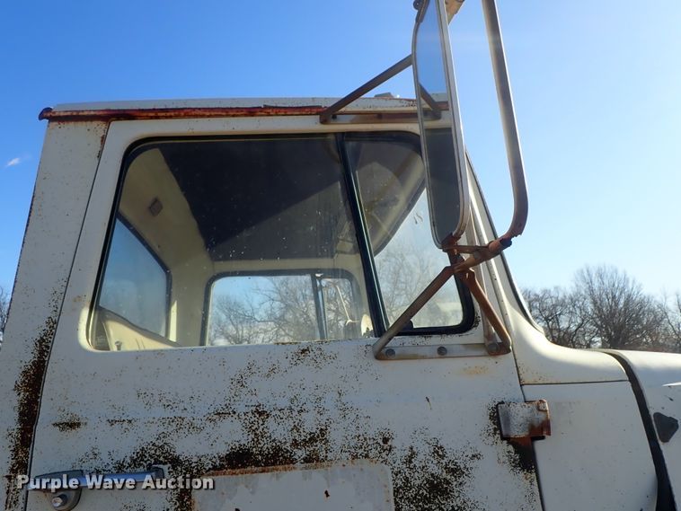 image for item DC3438 1977 Ford LN700 truck cab and chassis
