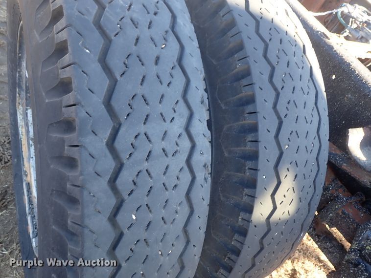 image for item DC3438 1977 Ford LN700 truck cab and chassis