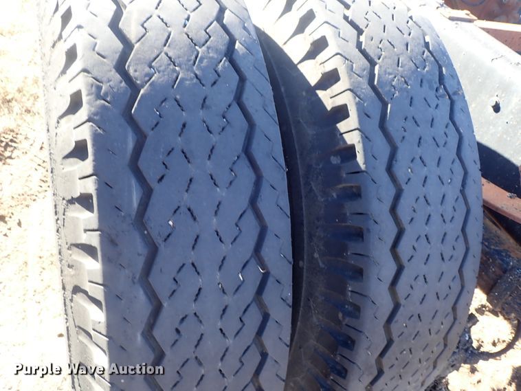 image for item DC3438 1977 Ford LN700 truck cab and chassis