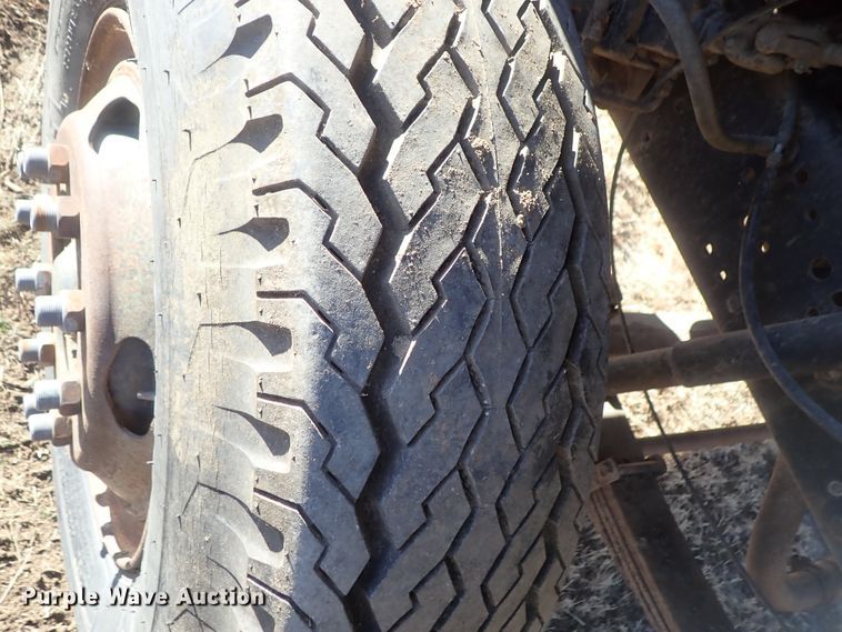 image for item DC3438 1977 Ford LN700 truck cab and chassis