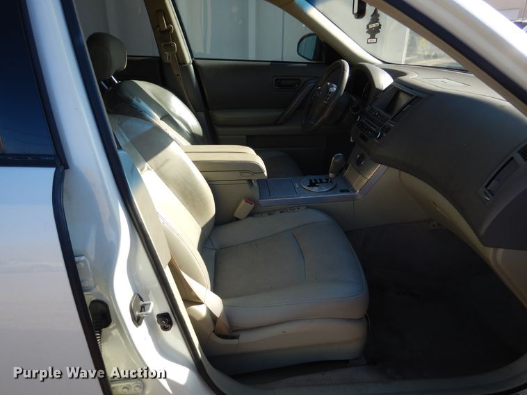 image for item DE4069 2004 Infiniti FX35 SUV