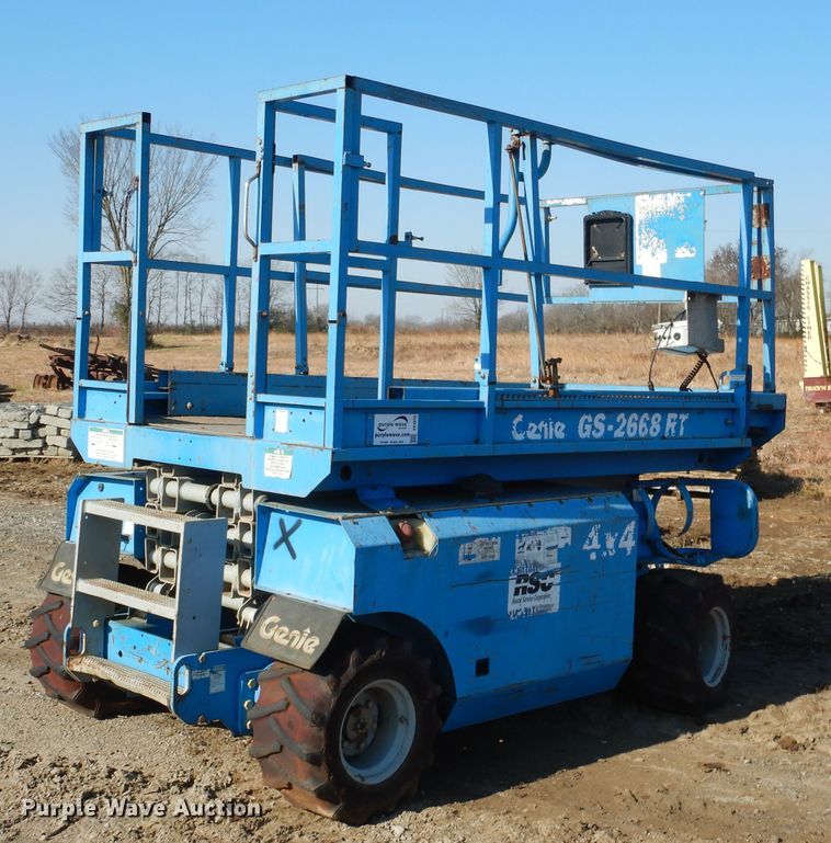 image for item DE4075 2001 Genie GS-2668RT scissor lift