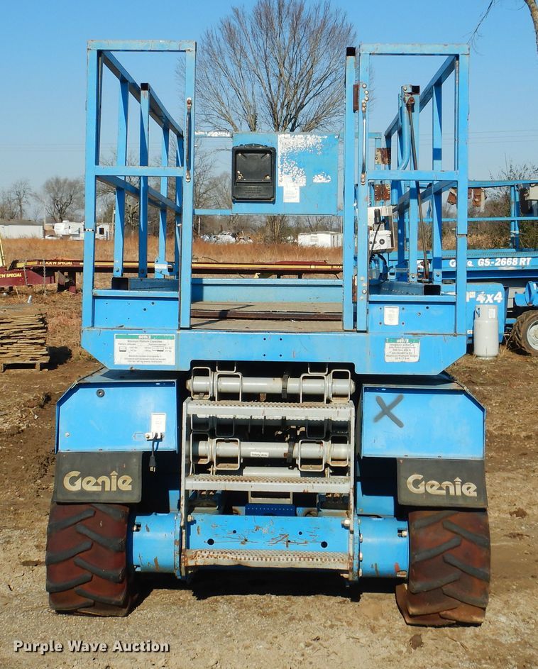 image for item DE4075 2001 Genie GS-2668RT scissor lift
