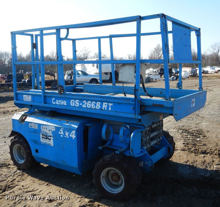 image for item DE4075 2001 Genie GS-2668RT scissor lift