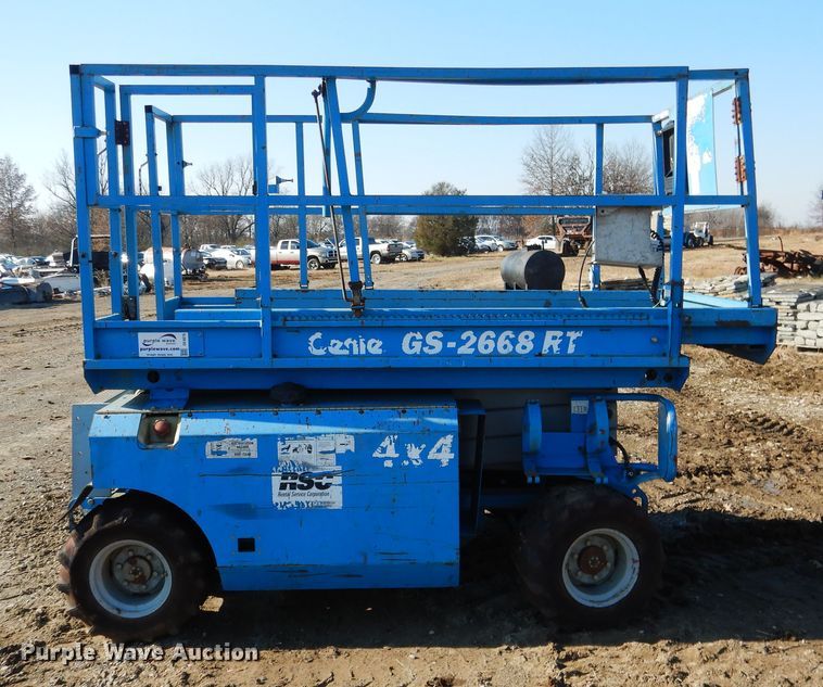 image for item DE4075 2001 Genie GS-2668RT scissor lift
