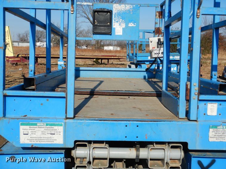 image for item DE4075 2001 Genie GS-2668RT scissor lift
