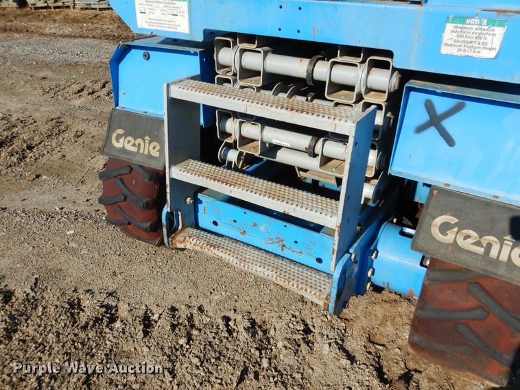 image for item DE4075 2001 Genie GS-2668RT scissor lift