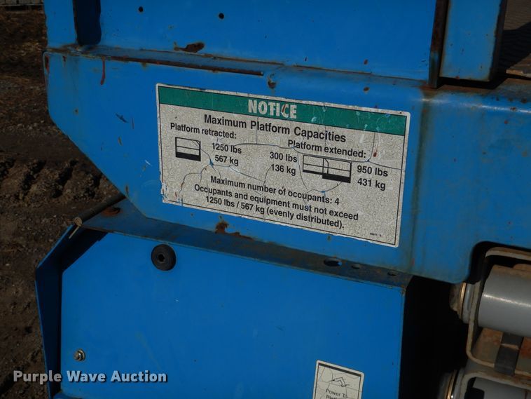 image for item DE4075 2001 Genie GS-2668RT scissor lift