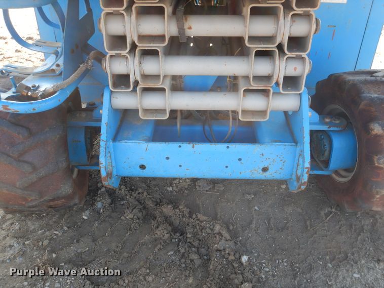 image for item DE4075 2001 Genie GS-2668RT scissor lift