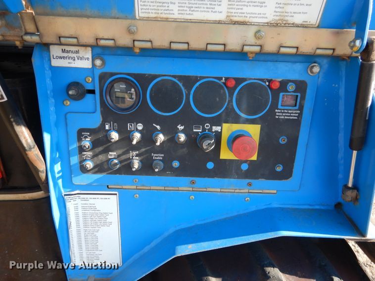 image for item DE4075 2001 Genie GS-2668RT scissor lift