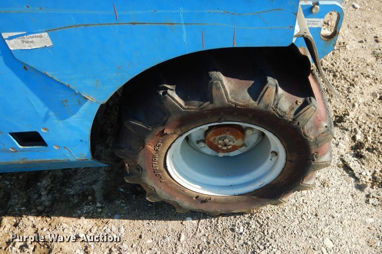 image for item DE4075 2001 Genie GS-2668RT scissor lift