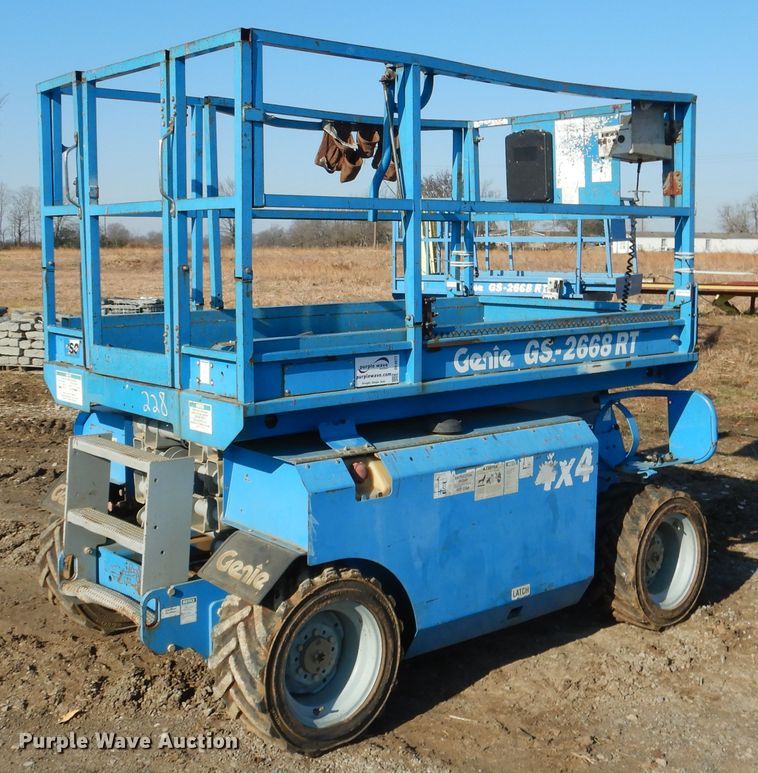 image for item DE4077 2002 Genie GS-2668RT scissor lift