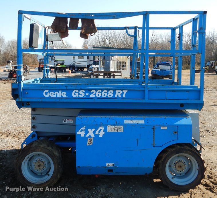 image for item DE4077 2002 Genie GS-2668RT scissor lift