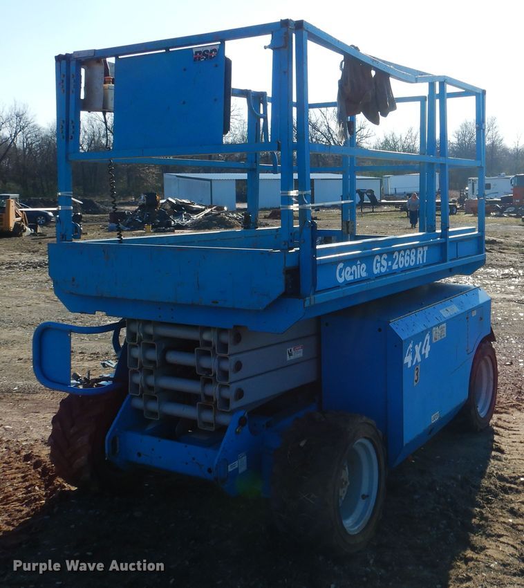image for item DE4077 2002 Genie GS-2668RT scissor lift