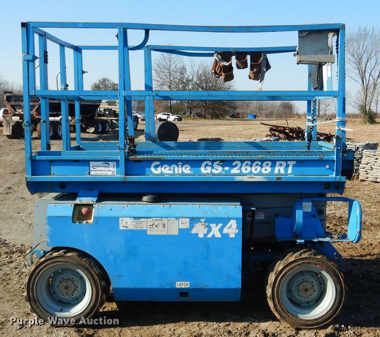 image for item DE4077 2002 Genie GS-2668RT scissor lift