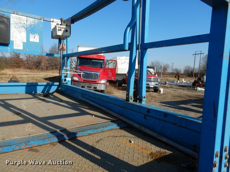 image for item DE4077 2002 Genie GS-2668RT scissor lift