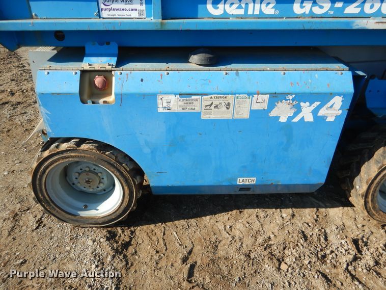 image for item DE4077 2002 Genie GS-2668RT scissor lift