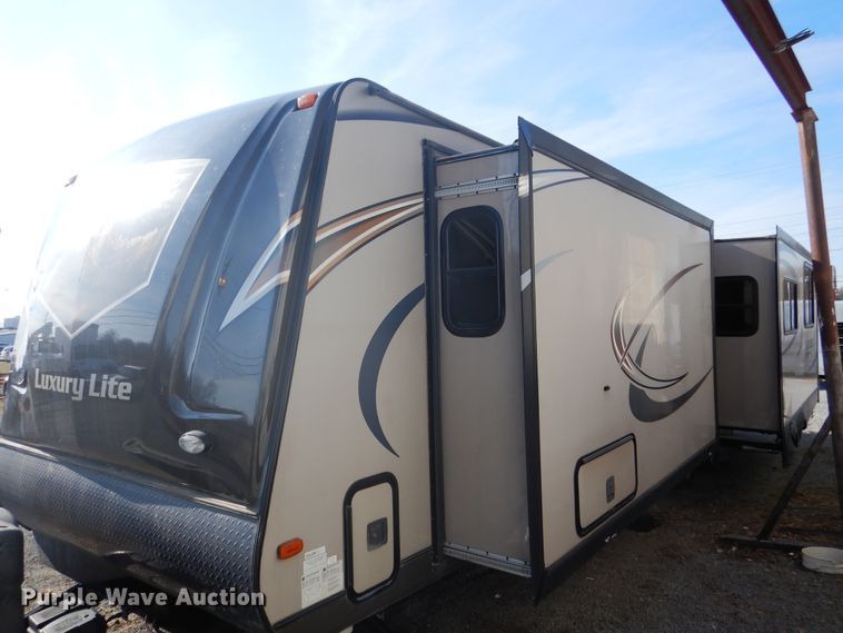 image for item DE4081 2015 Forest River LaCrosse LCT333RKS camper