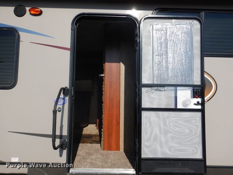 image for item DE4081 2015 Forest River LaCrosse LCT333RKS camper