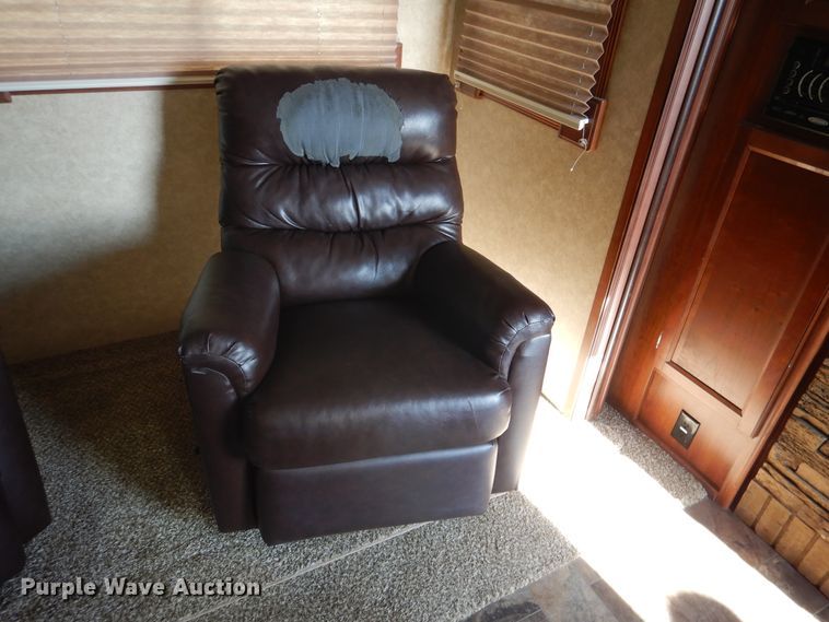 image for item DE4081 2015 Forest River LaCrosse LCT333RKS camper