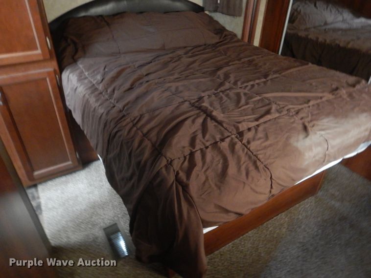 image for item DE4081 2015 Forest River LaCrosse LCT333RKS camper