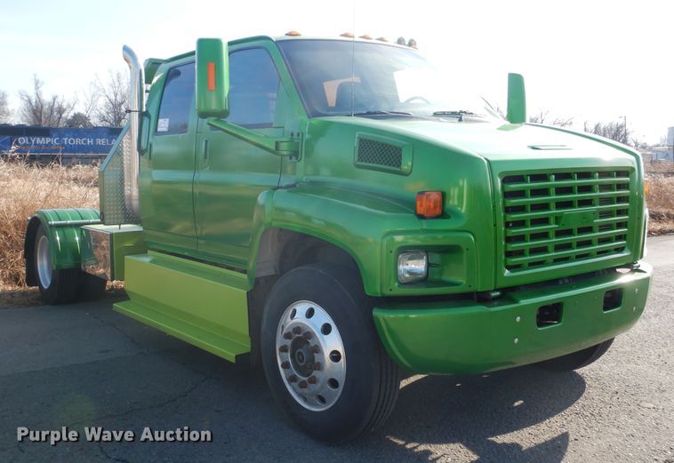 image for item DE4082 2006 GMC C7500 Crew Cab truck