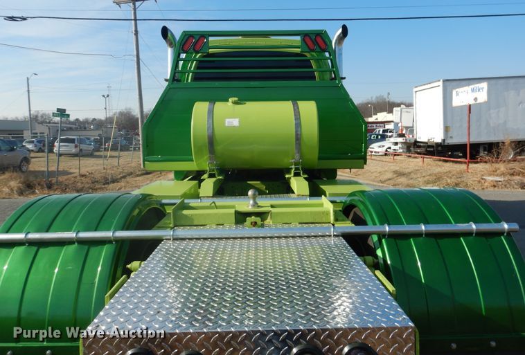 image for item DE4082 2006 GMC C7500 Crew Cab truck