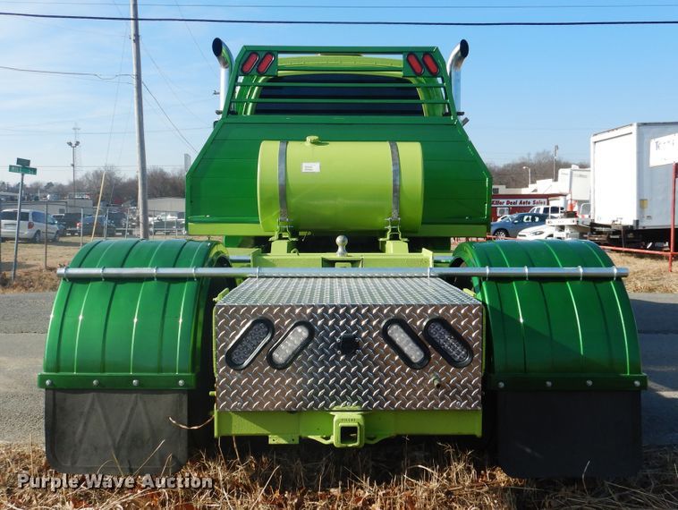 image for item DE4082 2006 GMC C7500 Crew Cab truck