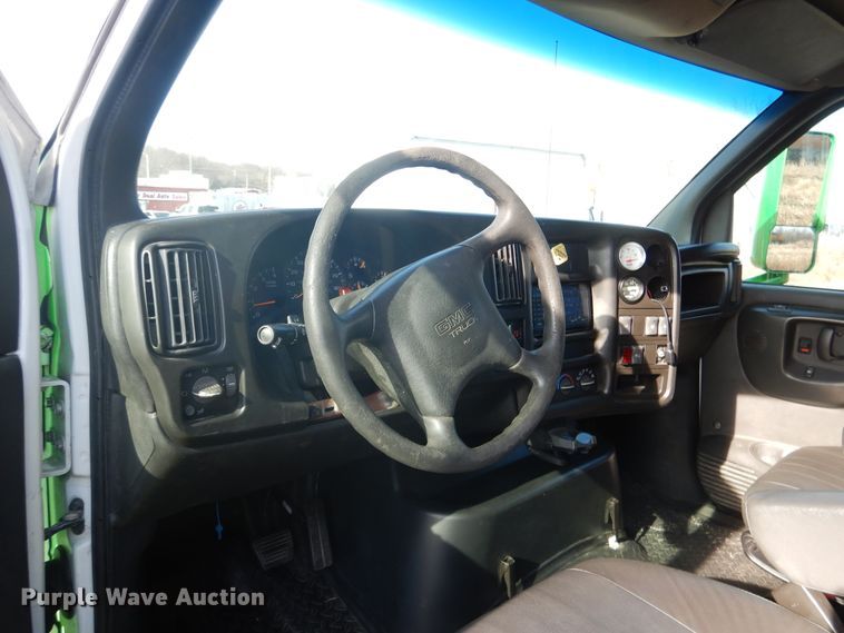 image for item DE4082 2006 GMC C7500 Crew Cab truck