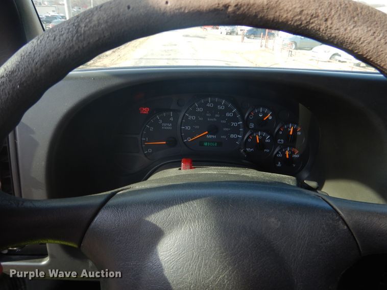 image for item DE4082 2006 GMC C7500 Crew Cab truck