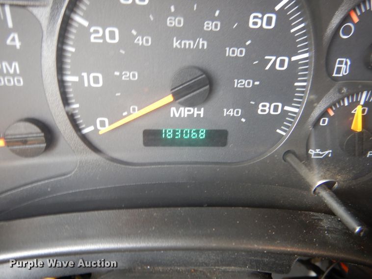 image for item DE4082 2006 GMC C7500 Crew Cab truck