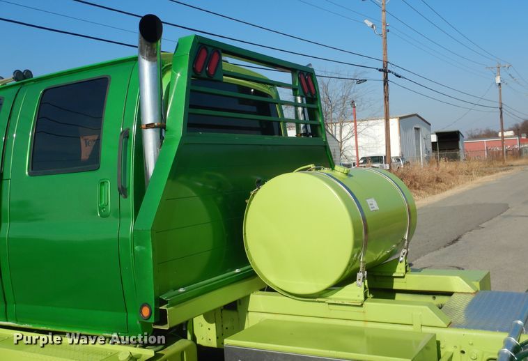 image for item DE4082 2006 GMC C7500 Crew Cab truck