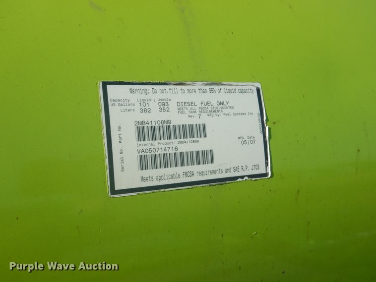 image for item DE4082 2006 GMC C7500 Crew Cab truck