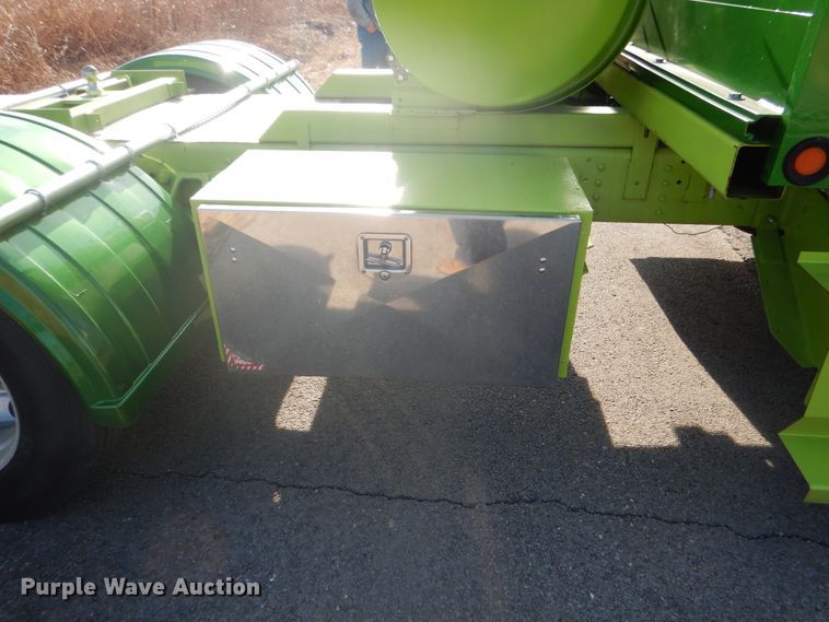 image for item DE4082 2006 GMC C7500 Crew Cab truck