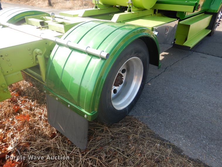 image for item DE4082 2006 GMC C7500 Crew Cab truck