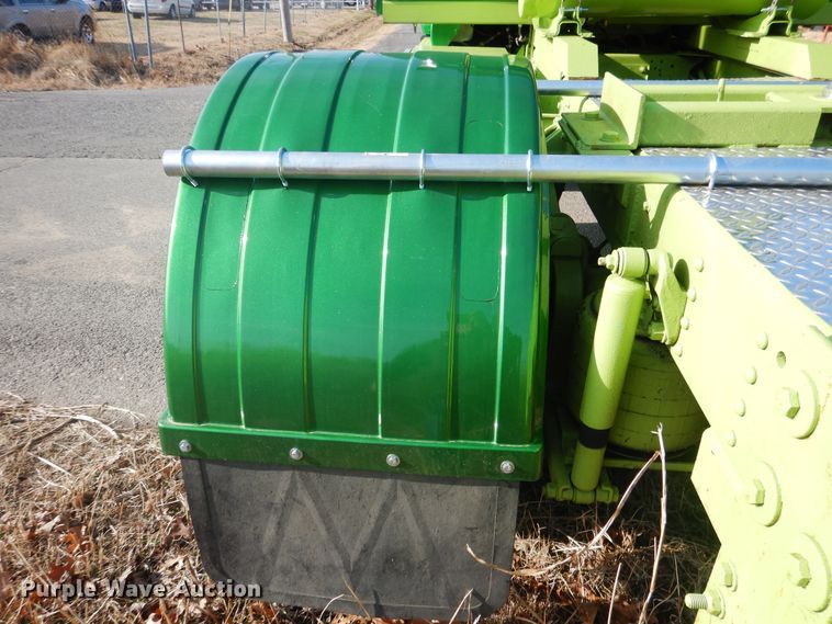 image for item DE4082 2006 GMC C7500 Crew Cab truck