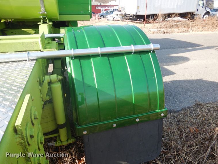 image for item DE4082 2006 GMC C7500 Crew Cab truck