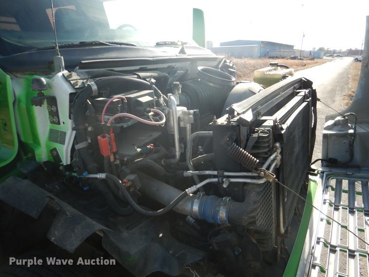 image for item DE4082 2006 GMC C7500 Crew Cab truck