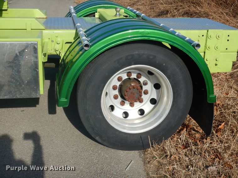 image for item DE4082 2006 GMC C7500 Crew Cab truck