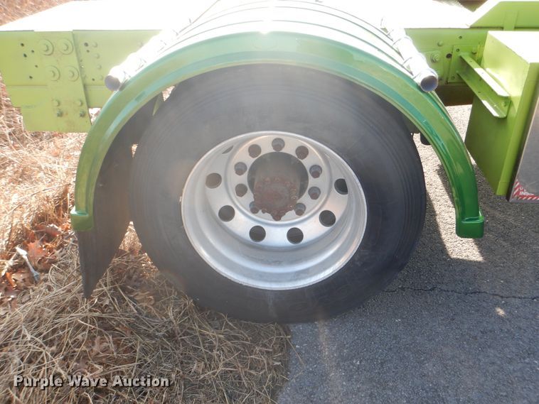 image for item DE4082 2006 GMC C7500 Crew Cab truck