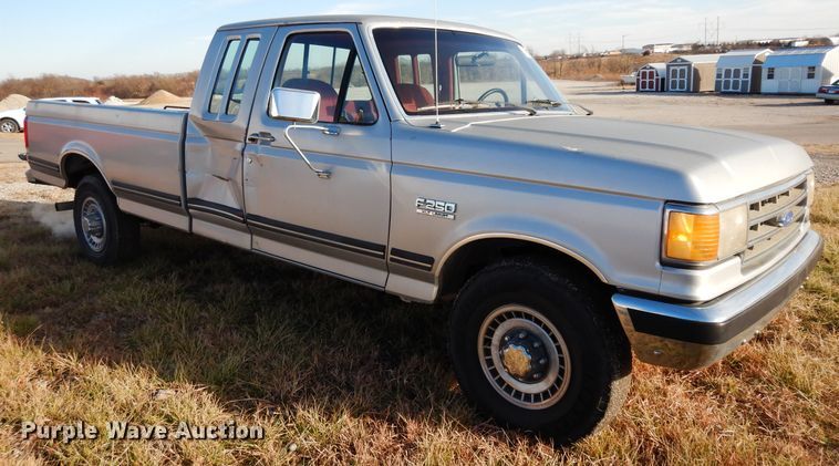 image for item DE4146 1989 Ford F250 XLT Lariat SuperCab pickup truck