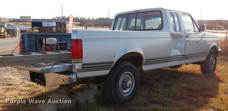 image for item DE4146 1989 Ford F250 XLT Lariat SuperCab pickup truck