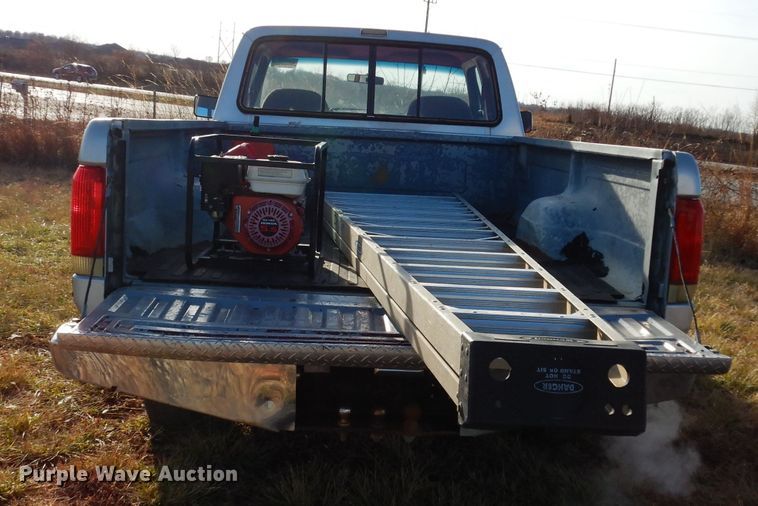 image for item DE4146 1989 Ford F250 XLT Lariat SuperCab pickup truck