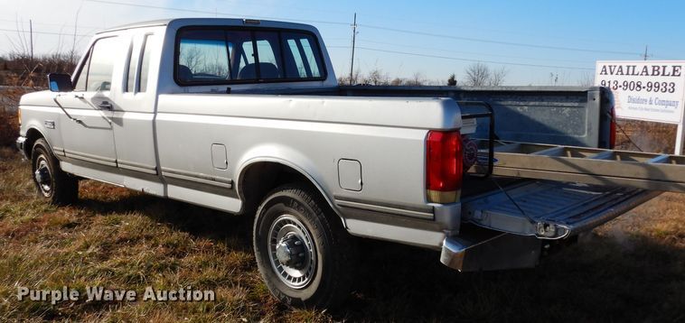 image for item DE4146 1989 Ford F250 XLT Lariat SuperCab pickup truck