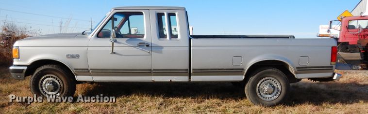 image for item DE4146 1989 Ford F250 XLT Lariat SuperCab pickup truck