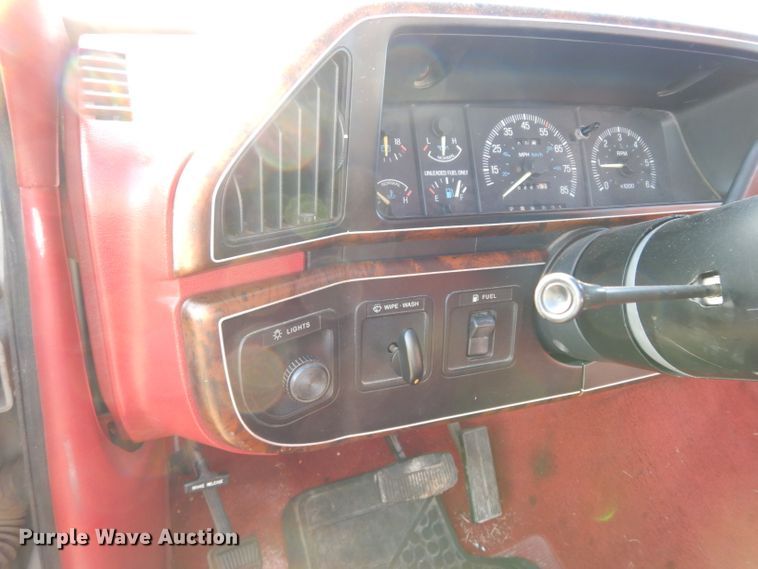 image for item DE4146 1989 Ford F250 XLT Lariat SuperCab pickup truck